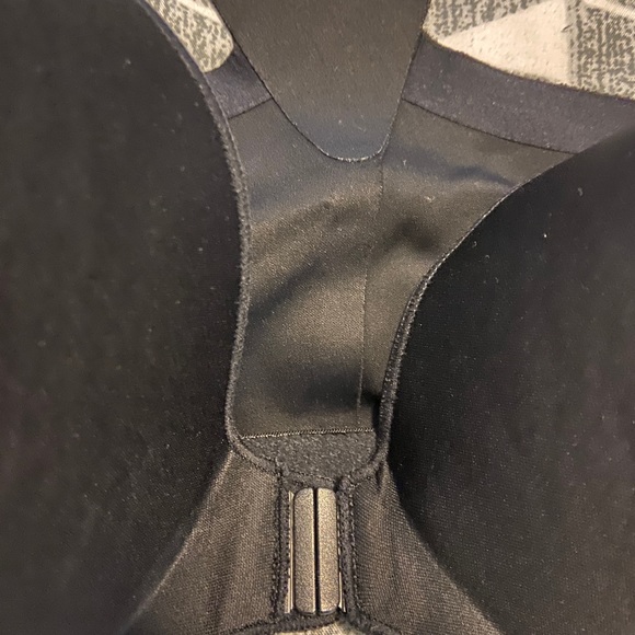 38DD Victoria secret knock out sports bra - Picture 2 of 4